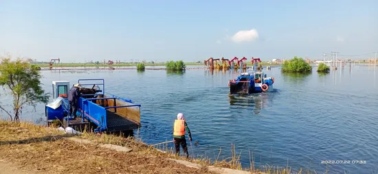 Aquatic Water Grass Hyacinth Weed Removal Boat River Lake Floating Garbage Collecting 